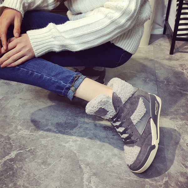 Γυναικεία ζεστά πάνινα παπούτσια σε πλατφόρμα σε μαύρο και γκρι χρώμα