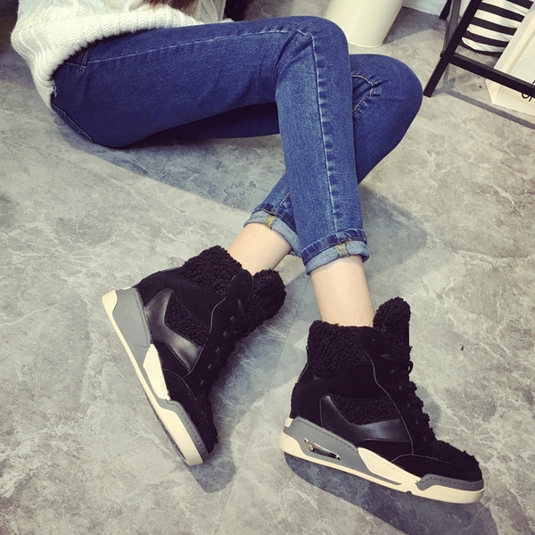 Γυναικεία ζεστά πάνινα παπούτσια σε πλατφόρμα σε μαύρο και γκρι χρώμα