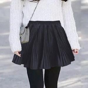 Стилна дамска къса пола в бял и черен цвят