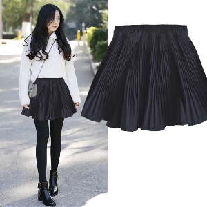 Стилна дамска къса пола в бял и черен цвят