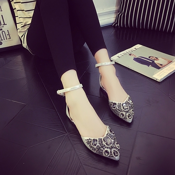 Γυναικεία παπούτσια με πέτρες και λουράκι σε μαύρο και γκρι χρώμα