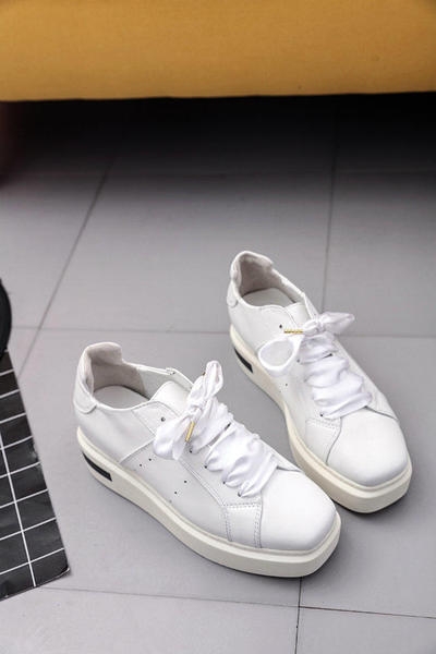 Γυναικεία αθλητικά παπούτσια με βελούδο σε πράσινο και λευκό χρώμα