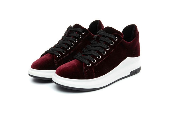 Γυναικεία ανοιξιάτικα αθλητικά πάνινα παπούτσια σε ελαφριά πλατφόρμα