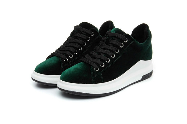 Γυναικεία ανοιξιάτικα αθλητικά πάνινα παπούτσια σε ελαφριά πλατφόρμα