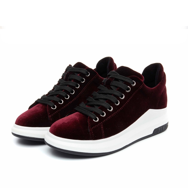 Γυναικεία ανοιξιάτικα αθλητικά πάνινα παπούτσια σε ελαφριά πλατφόρμα