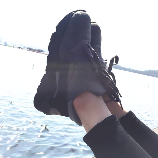 Αθλητικά πάνινα παπούτσια σε σκούρο γκρι χρώμα