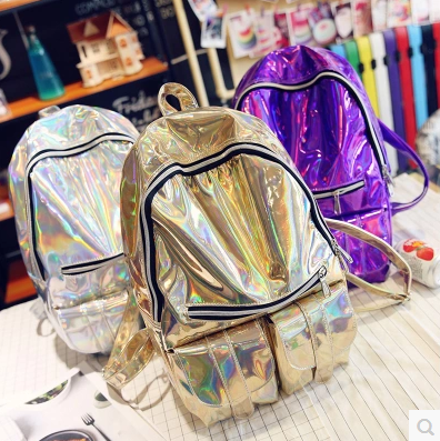 Γυναικίες λουστρίνι τσάντες με πολλές τσέπες σε τρία χρώματα.