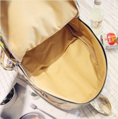 Γυναικίες λουστρίνι τσάντες με πολλές τσέπες σε τρία χρώματα.