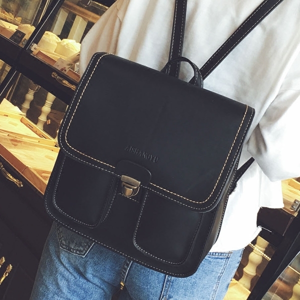 Σύγχρονη τσάντες σε τέσσερα χρώματα.