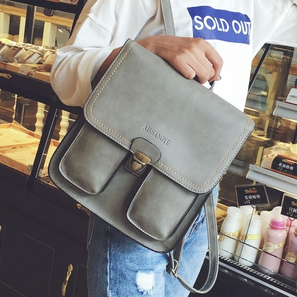 Σύγχρονη τσάντες σε τέσσερα χρώματα.