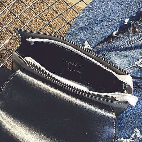 Σύγχρονη τσάντες σε τέσσερα χρώματα.