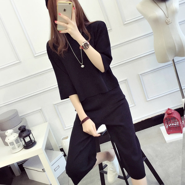 Οι γυναίκες κομψή δωρεάν σετ από δύο μέρη - μια μπλούζα και παντελόνι γόνατο σε καφέ, γκρι και μαύρο