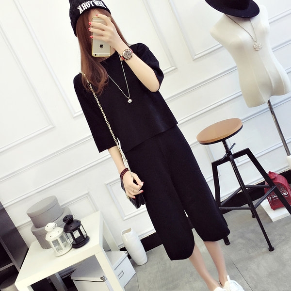 Οι γυναίκες κομψή δωρεάν σετ από δύο μέρη - μια μπλούζα και παντελόνι γόνατο σε καφέ, γκρι και μαύρο