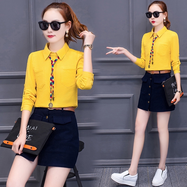 Κοστούμια γυναικεία 2 μέρη - μπλούζα σε λευκό και κίτρινο και τζιν φούστα