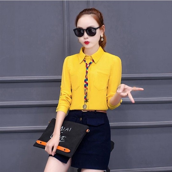 Κοστούμια γυναικεία 2 μέρη - μπλούζα σε λευκό και κίτρινο και τζιν φούστα