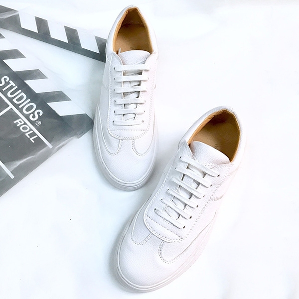 Λευκά αθλητικά γυναικεία πάνινα παπούτσια από τεχνητό δέρμα