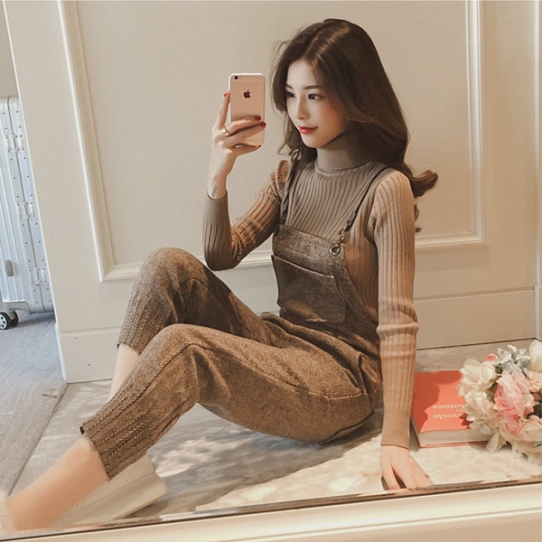 Κομψό κυρίες jumpsuit με μπεζ παντελόνι 7/8