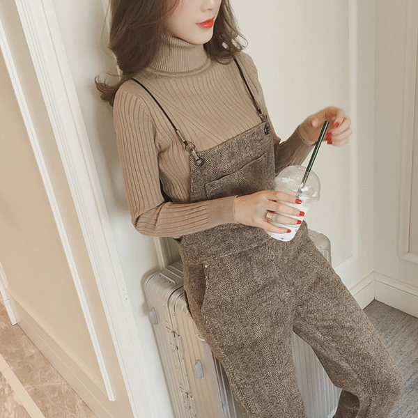 Κομψό κυρίες jumpsuit με μπεζ παντελόνι 7/8