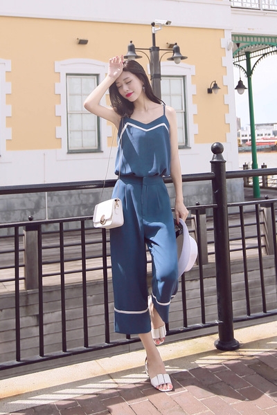 Οι γυναίκες ευρύ σύνολο - πουκάμισο και παντελόνι 7/8 σε μπλε και μαύρο