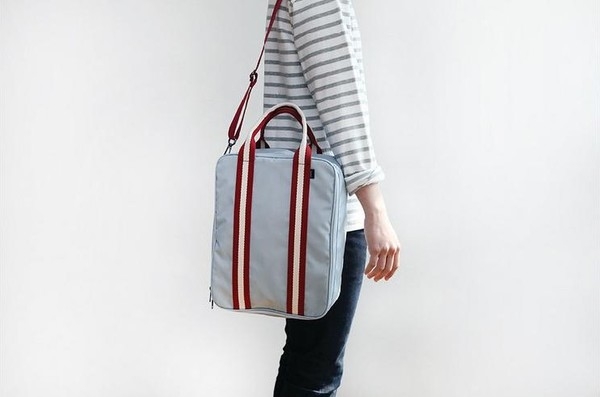 Ανδρική  τσάντα ταξιδιού μίνι  και άνετη 