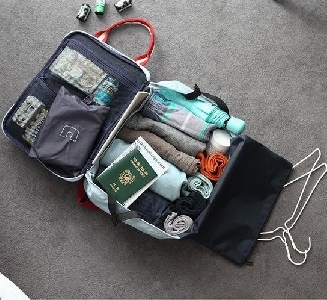 Ανδρική  τσάντα ταξιδιού μίνι  και άνετη 
