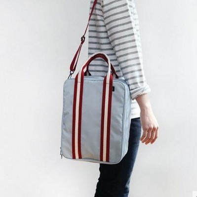 Ανδρική  τσάντα ταξιδιού μίνι  και άνετη 