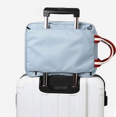 Ανδρική  τσάντα ταξιδιού μίνι  και άνετη 