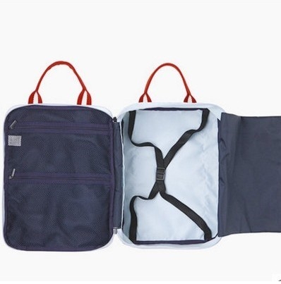 Ανδρική  τσάντα ταξιδιού μίνι  και άνετη 