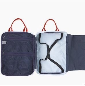 Мъжки мини пътна чанта удобна за носене и съхранение на най-необходимите неща