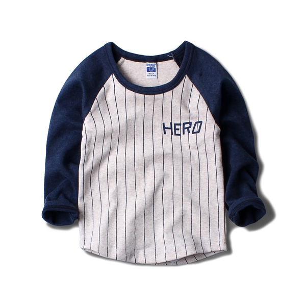 Παιδική μπλούζα για αγόρια με πολύχρωμα μανίκια σε σκούρο μπλε, κίτρινο και καφέ με  επιγραφή `Ήρωας`