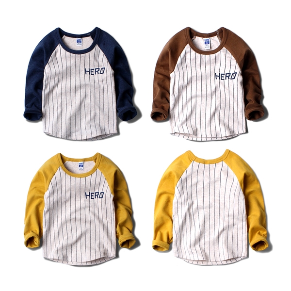 Παιδική μπλούζα για αγόρια με πολύχρωμα μανίκια σε σκούρο μπλε, κίτρινο και καφέ με  επιγραφή `Ήρωας`