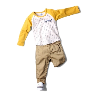Детска блуза за момчета с цветни ръкави в тъмносин, жълт и кафяв цвят с наспи \'Hero\'