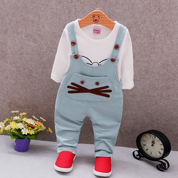 Διαφορετικά μοντέλα φόρμες και σύνολα για αγόρια και κορίτσια