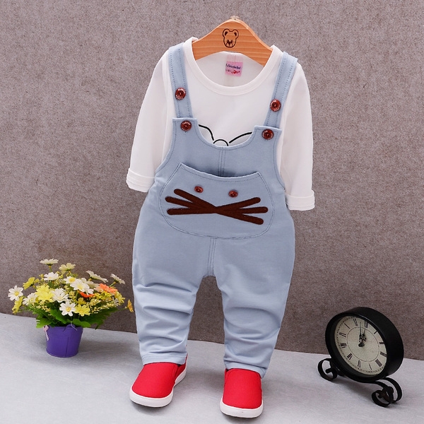 Διαφορετικά μοντέλα φόρμες και σύνολα για αγόρια και κορίτσια