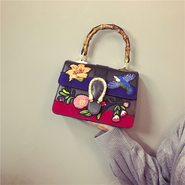 Τσάντα λουλούδι στον κήπο διαφορετικό μοντέλο