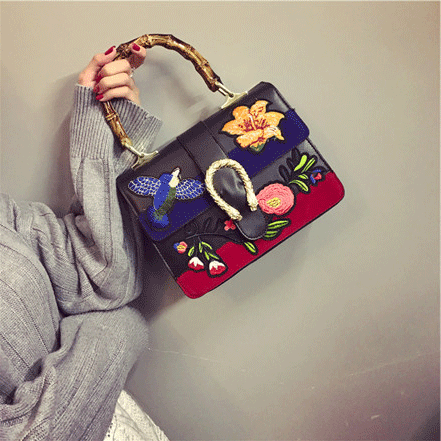 Τσάντα λουλούδι στον κήπο διαφορετικό μοντέλο