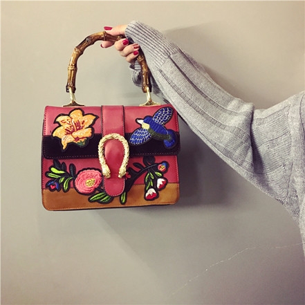 Τσάντα λουλούδι στον κήπο διαφορετικό μοντέλο