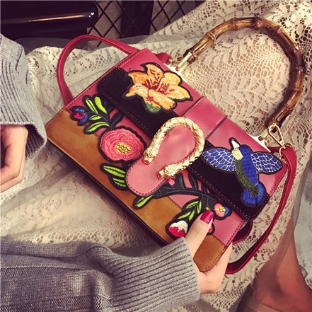 Τσάντα λουλούδι στον κήπο διαφορετικό μοντέλο