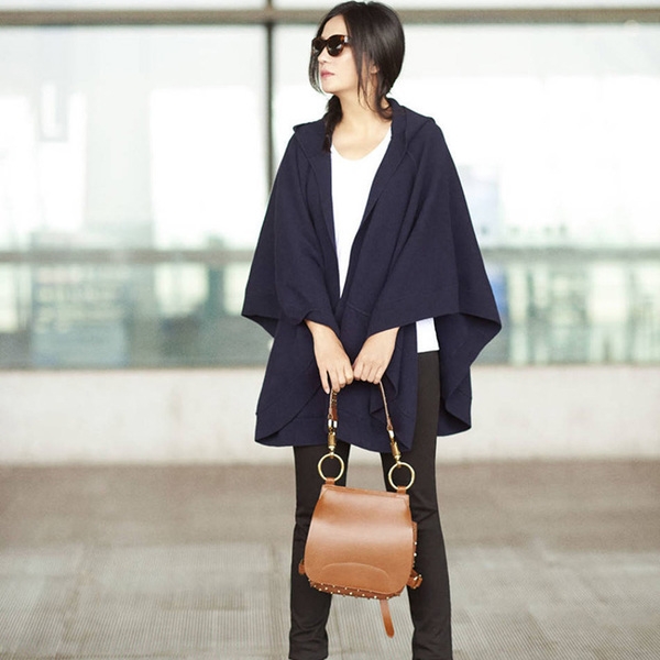 Дамска ежедневна чанта с капси и дълга дръжка