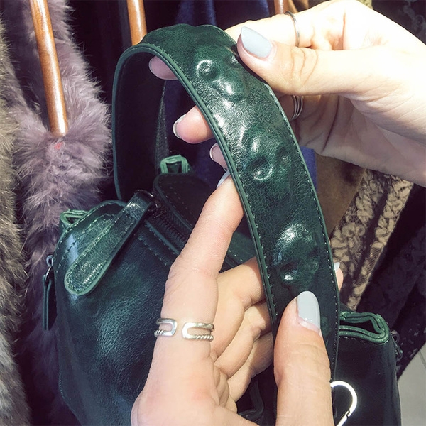 Дамска ежедневна чанта с отразяващ се череп в три цвята