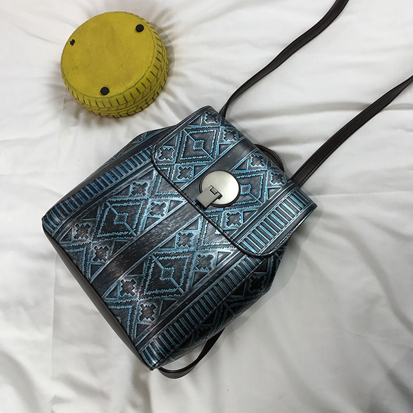 Γυναικείο ς σακίδιο ρετρό δερμάτινα σε τρία χρώματα