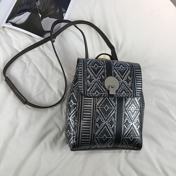 Γυναικείο ς σακίδιο ρετρό δερμάτινα σε τρία χρώματα