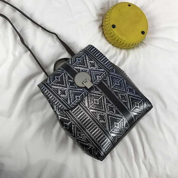 Γυναικείο ς σακίδιο ρετρό δερμάτινα σε τρία χρώματα