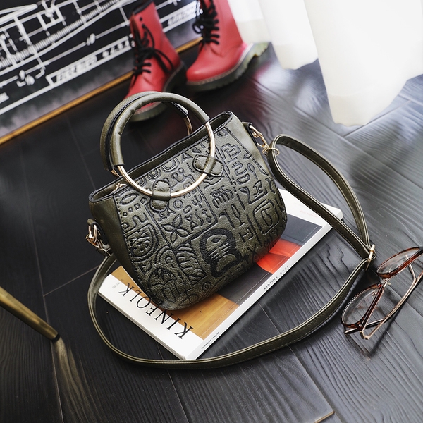 Οι γυναίκες το καλοκαίρι ψηλά τακούνια με φερμουάρ και πλέγμα πλευρά