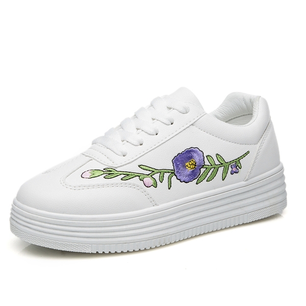 Дамски пролетни спортни обувки бели и черни с цветя