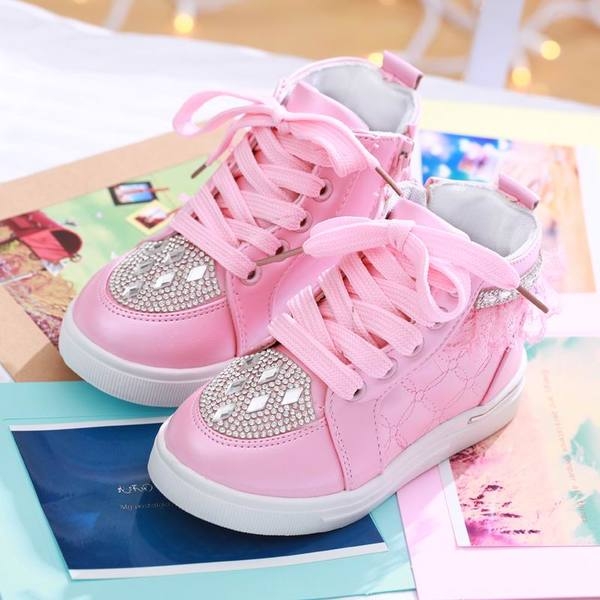 Παιδικά αθλητικά παπούτσια για κορίτσια σε λευκό και ροζ χρώμα με πέτρες και δαντέλες