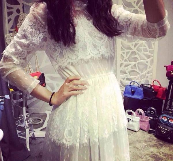 Κομψό κυρίες μακρύ φόρεμα από δαντέλα σε μαύρο και άσπρο με 3/4 μανίκια