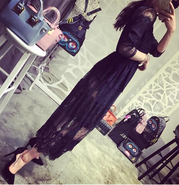 Κομψό κυρίες μακρύ φόρεμα από δαντέλα σε μαύρο και άσπρο με 3/4 μανίκια