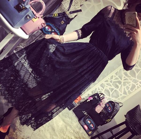 Κομψό κυρίες μακρύ φόρεμα από δαντέλα σε μαύρο και άσπρο με 3/4 μανίκια