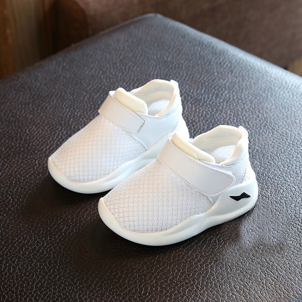 Детски маратонки за момчета и момичета в бял, черен и сив цвят с лепки и дишащи